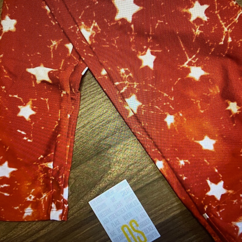 Lularoe star leggings is new with tag red